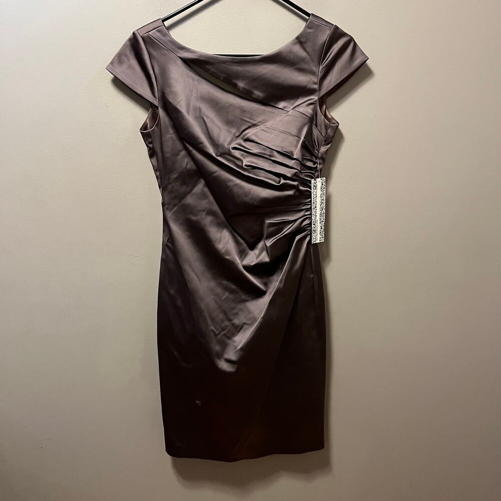 Kay Unger New York Cap-Sleeve Ruched Cocktail Dress Mink Satin Size 2 New